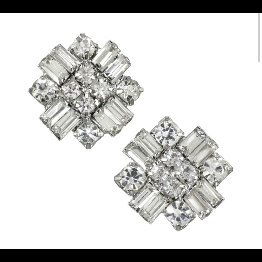 Statement stud earring